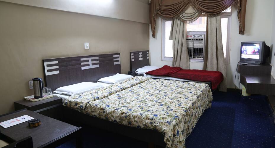 Damini Hotel, Katra 5